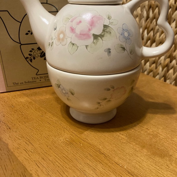 Pfaltzgraff vintage never used tea for one. Tea Rose - Picture 3 of 11
